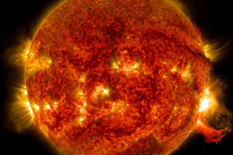 Bão Mặt Trời lớn nhất trong nhiều năm, gây gián đoạn tín hiệu vô tuyến trên Trái đất